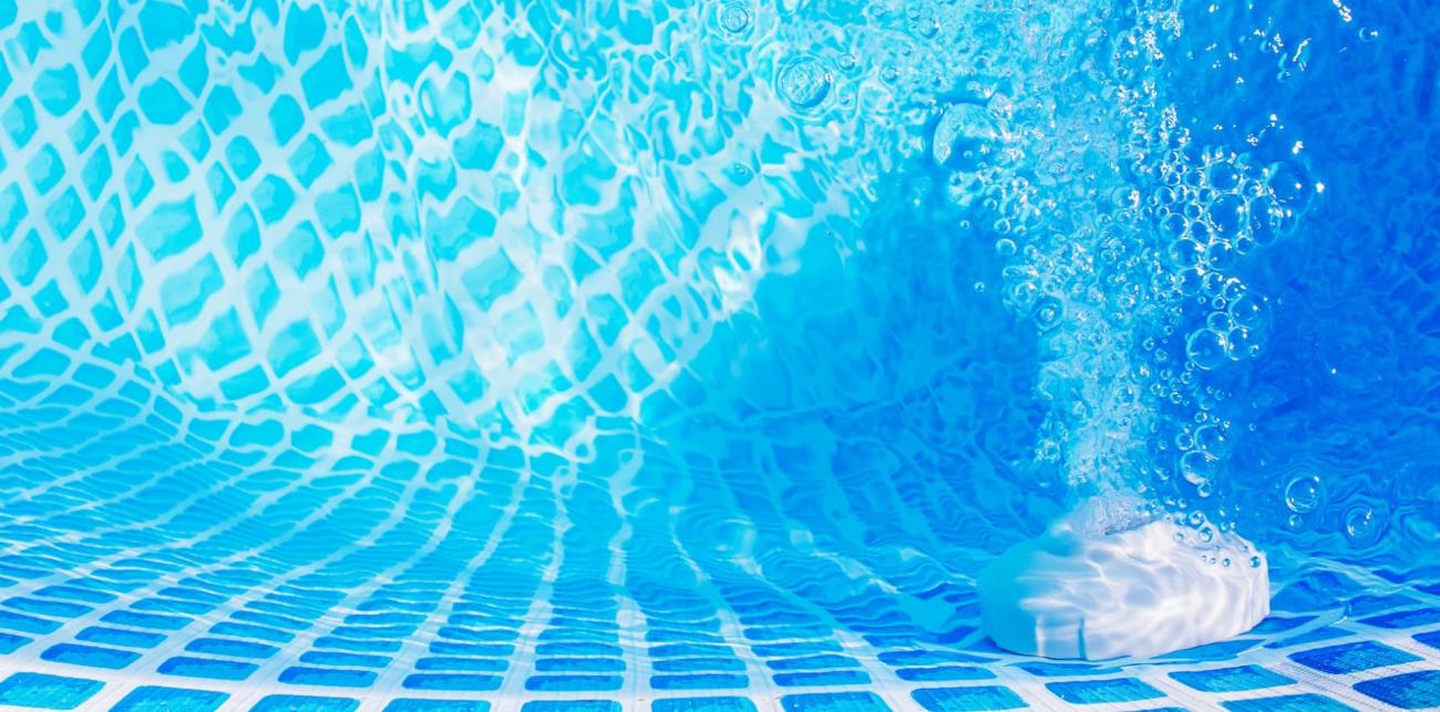 air bubbles in swimming pool